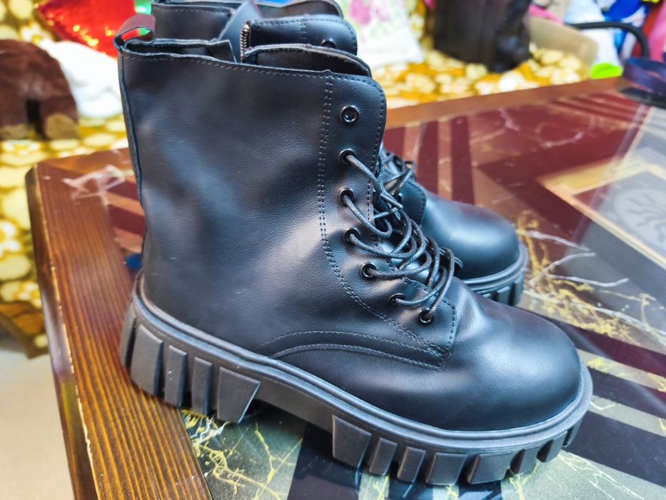 Дамски боти чисто нови