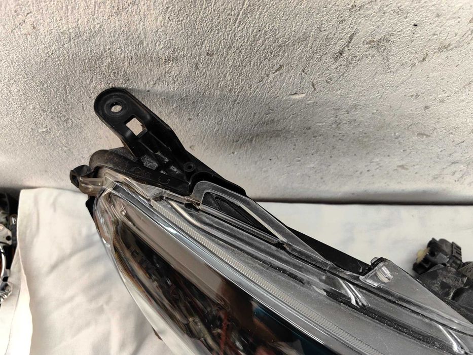 Оригинални  фарове Ляв Десен  Тойота  Toyota Hilux 2018