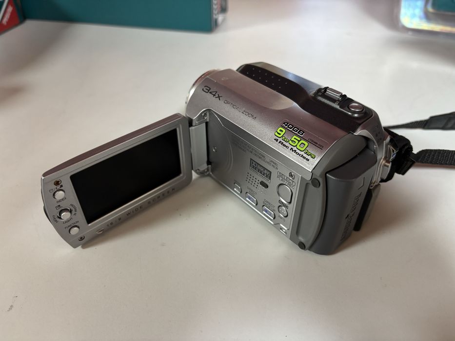 Видеокамера JVC Everio GZ-MG142E