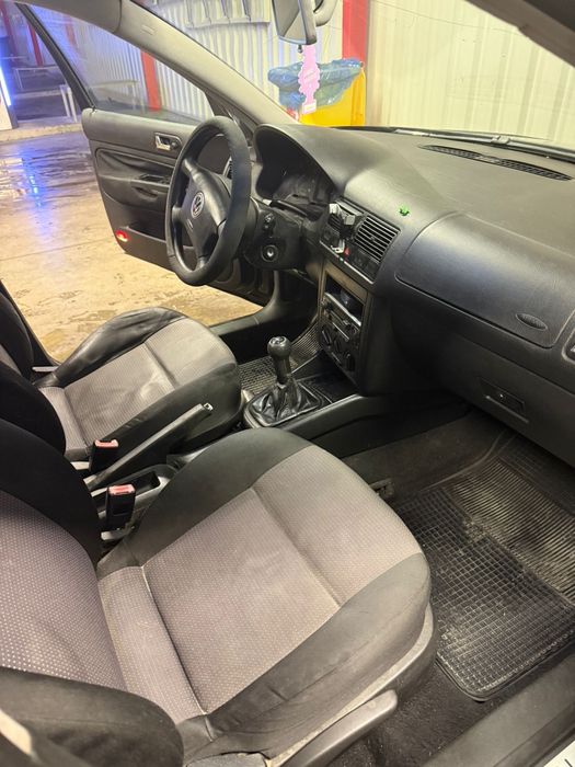 VW Golf 4 1.4 Benzină | 2003 | 219.359 km