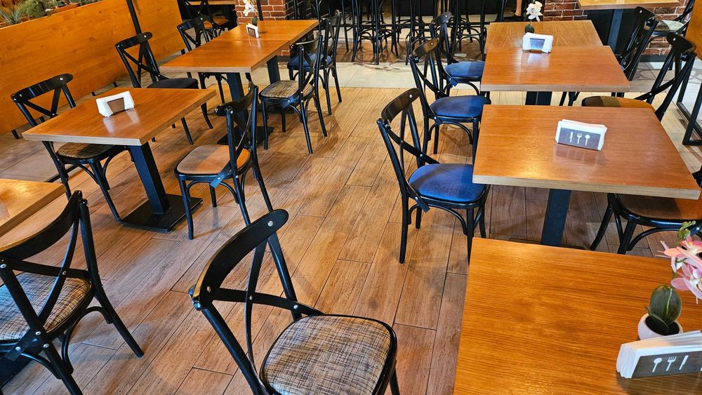 Mobilier horeca, mese si scaune cafenea pub sau restaurant
