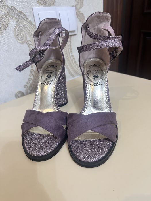 Босоножки новые 38 размер