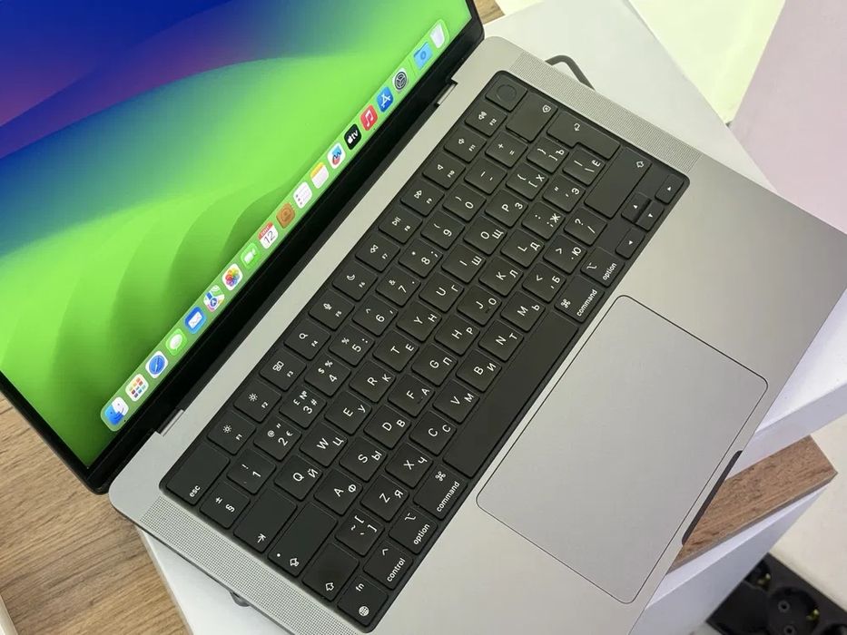 Macbook pro 14 16gb/512ssd