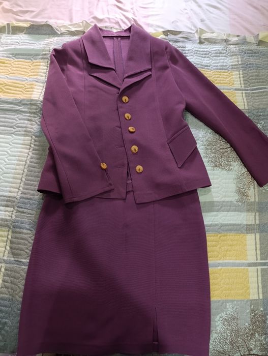 Платья женскии,костюм