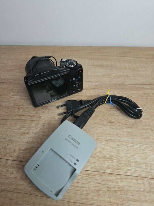 Фотоапарати-Canon полу професионален- и Canon EOS 700D