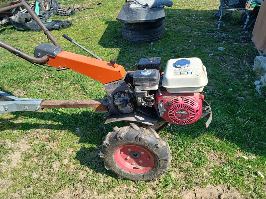 Vand motocultor.