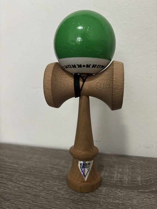 Vând kendama semnată de XRemus