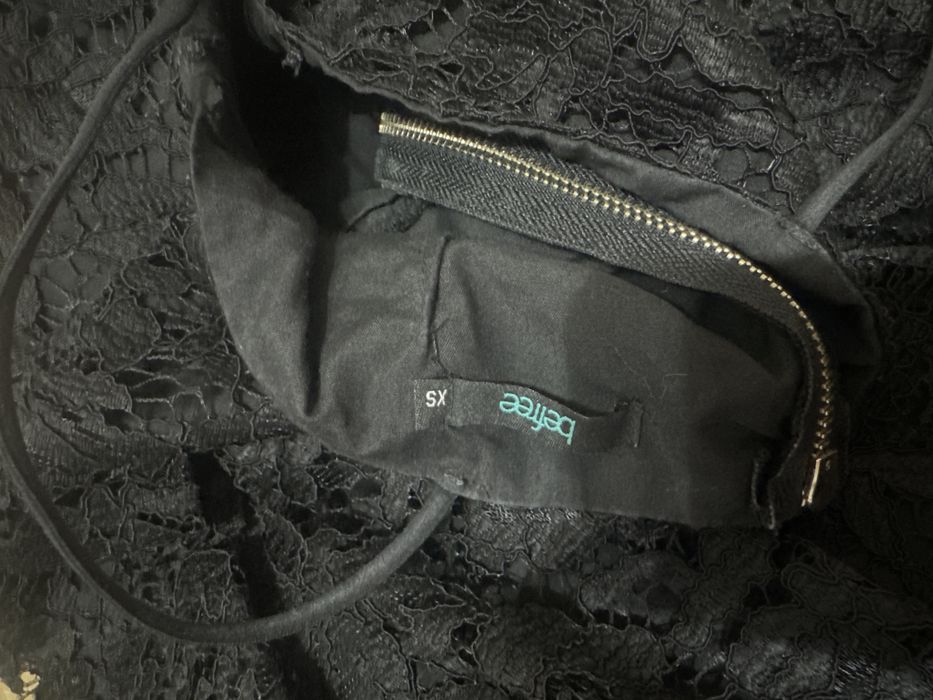 Платья черное и белое в горошек