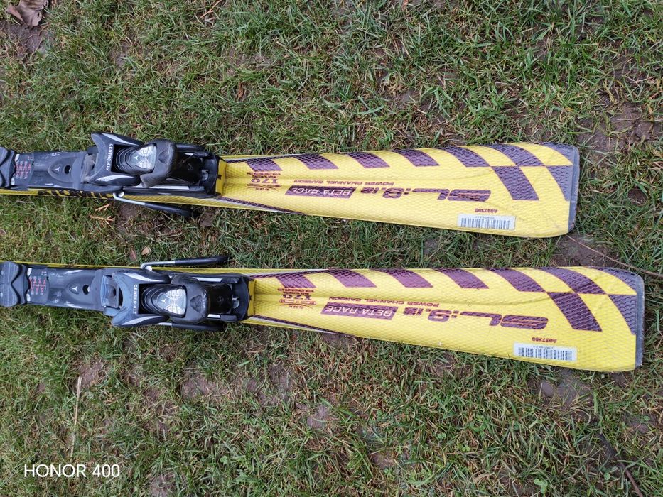 Vând schiuri ATOMIC