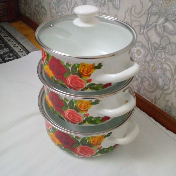 Набор эмалированных кастрюль