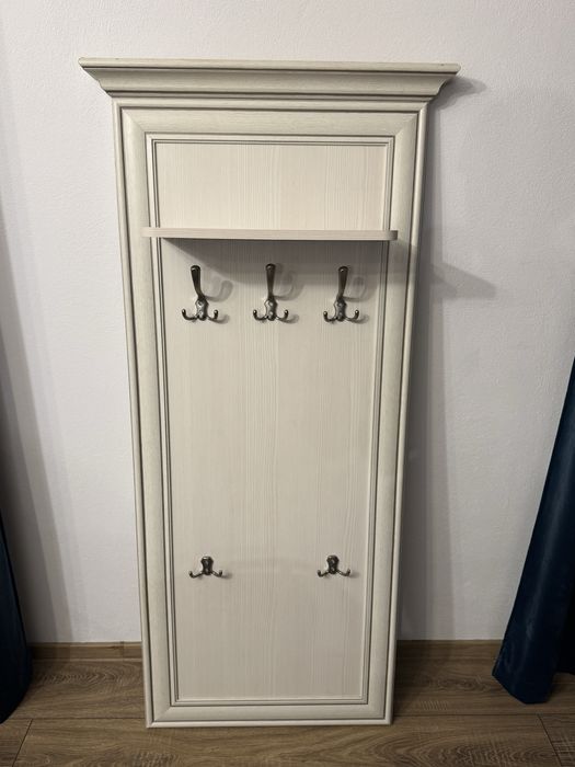 Cuier culoare alb bej