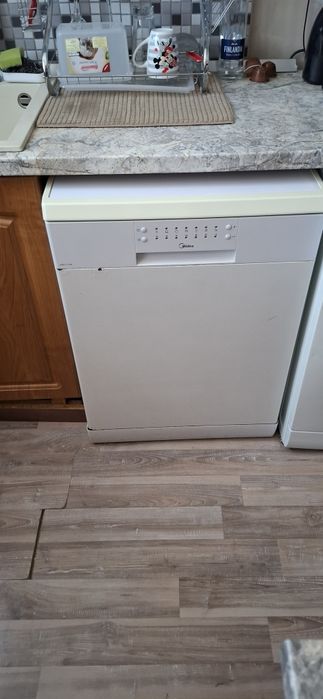 Съдомиялна Midea