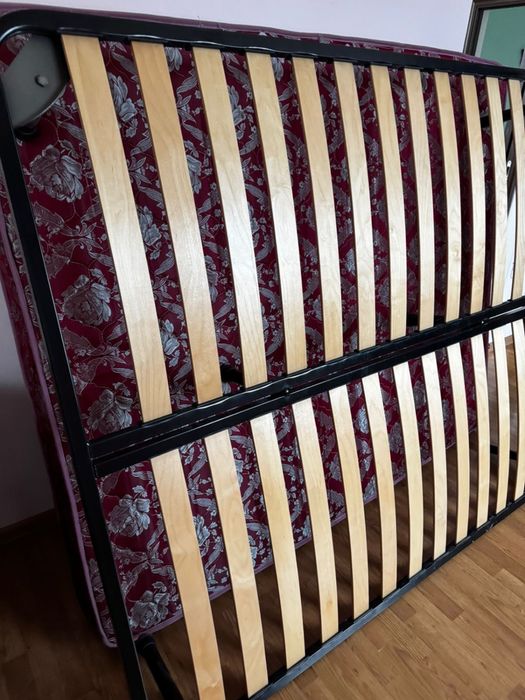 Диван Матрас в хорошем состоянии