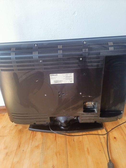 Tv finlux diagonala 80 cm.