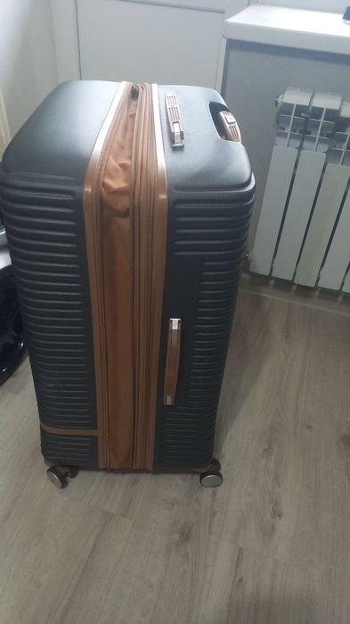 Продам большой чемодан