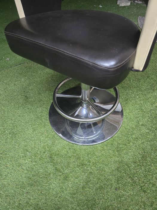 10 Scaune rotative  si reglabile pe înăltime  bar