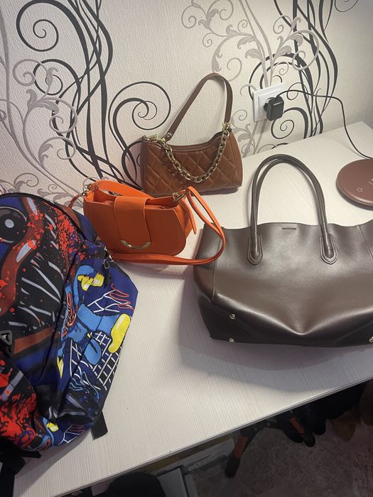 Продам сумки по 2000 тыс , 3000 тыс , 4000 тыс