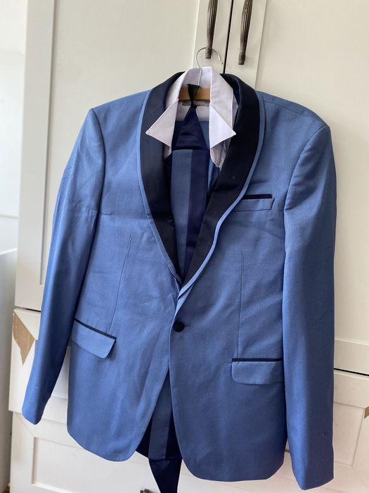 Костюм  торжественный смокинг