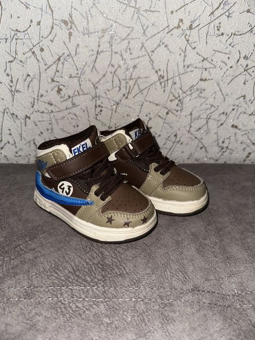 Продам кроссовки детские