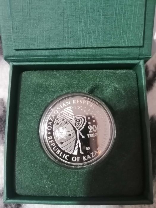 Юбилейную монеты