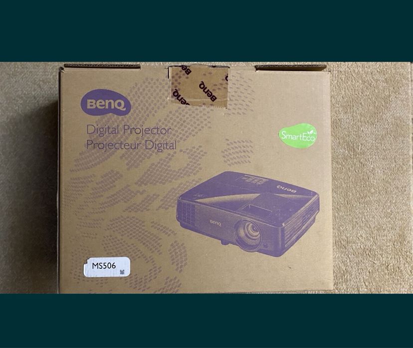 2 Ochelari 3D Panasonic si un videoproiector BenQ