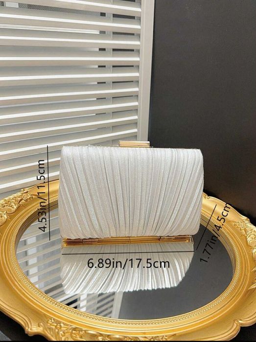 Чисто нова сребриста чанта клъч