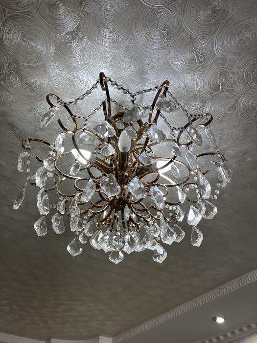 Продам люстру