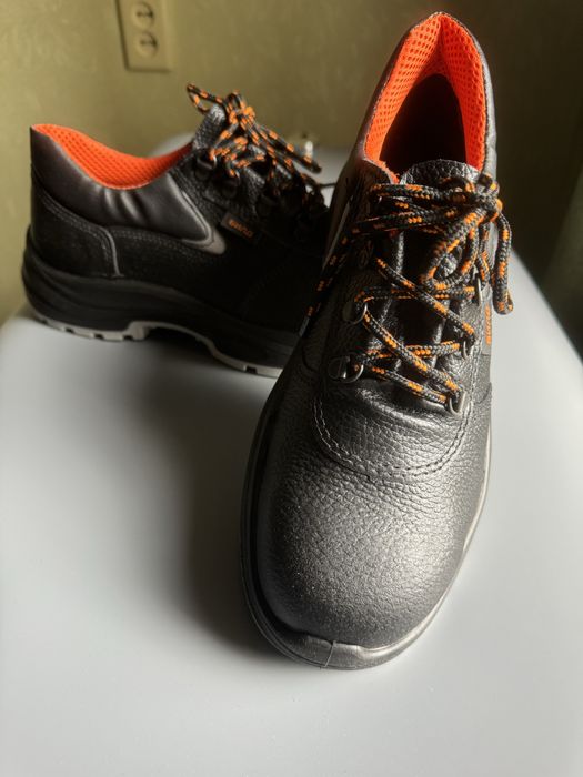 Спецобувь 42 размер новый