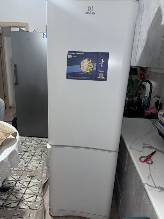 Холодильник INDESIT