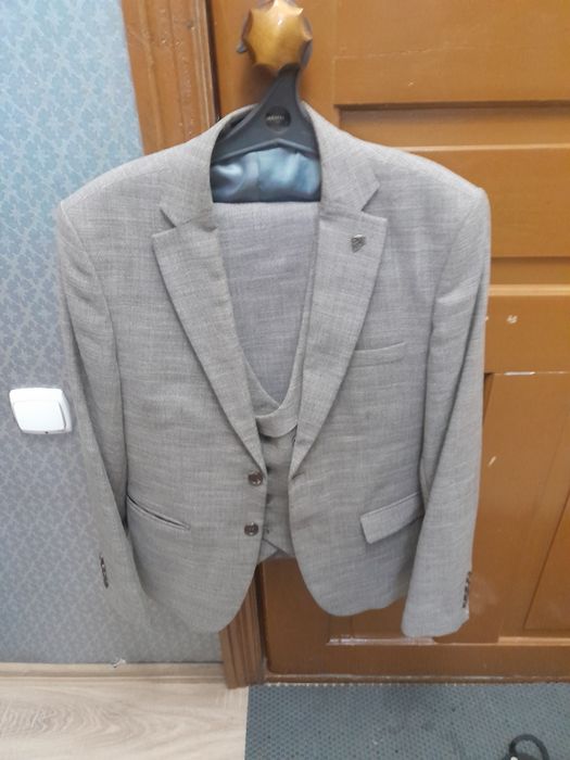 Продам  костюм муж