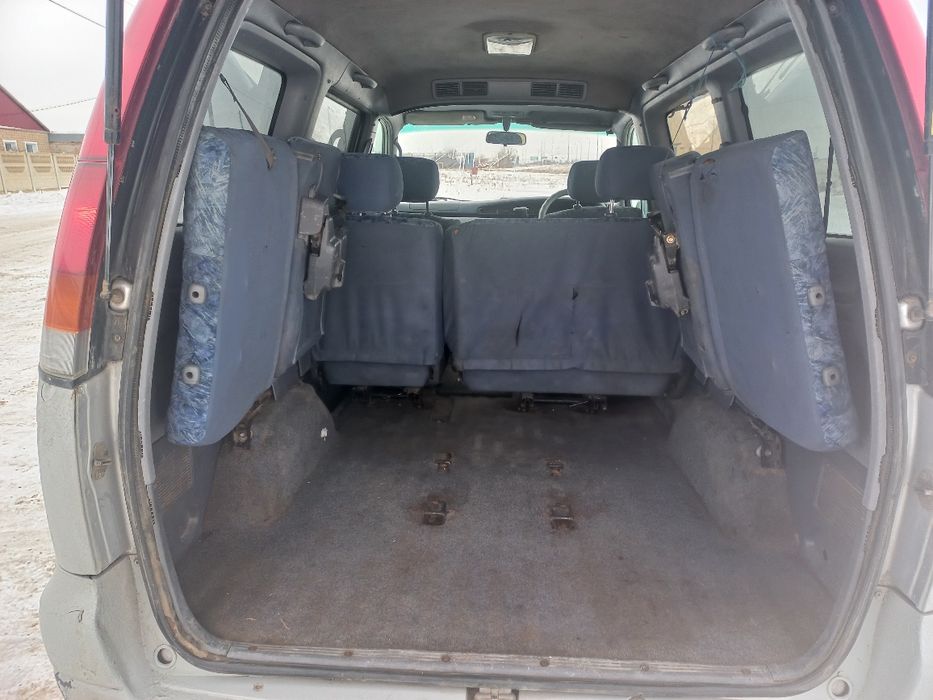 Тойота Ноах минивен