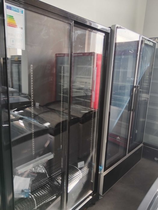 Новый Витринный холодильник