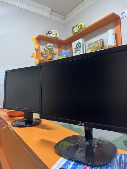 Продается 2 монитора по цене 1