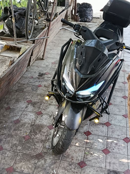 Skuter N max 700$