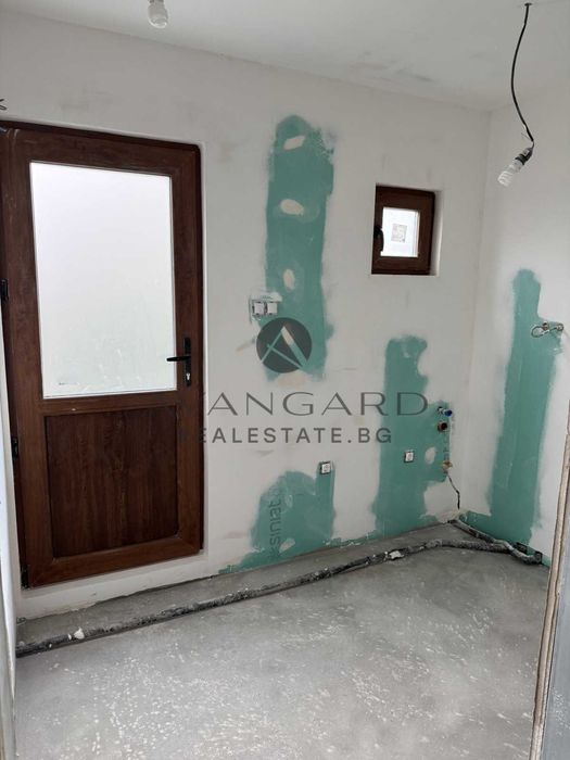 оф.23318 Самостоятелна къща с двор/ с.Цалапица