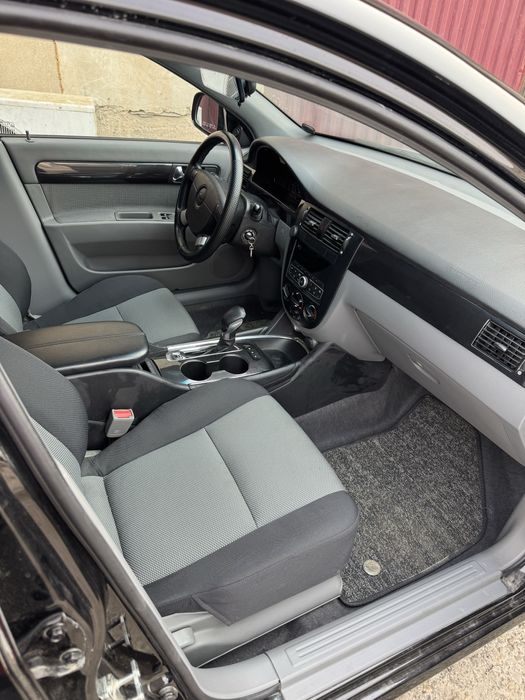 Gentra 2024 Qora Lyukli