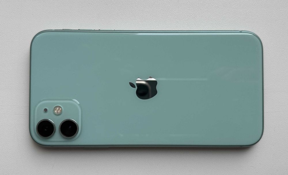 Продам iPhone 11 64GB