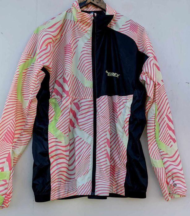 Adidas Terrex оригинална дамска горница тип ветровка Л размер