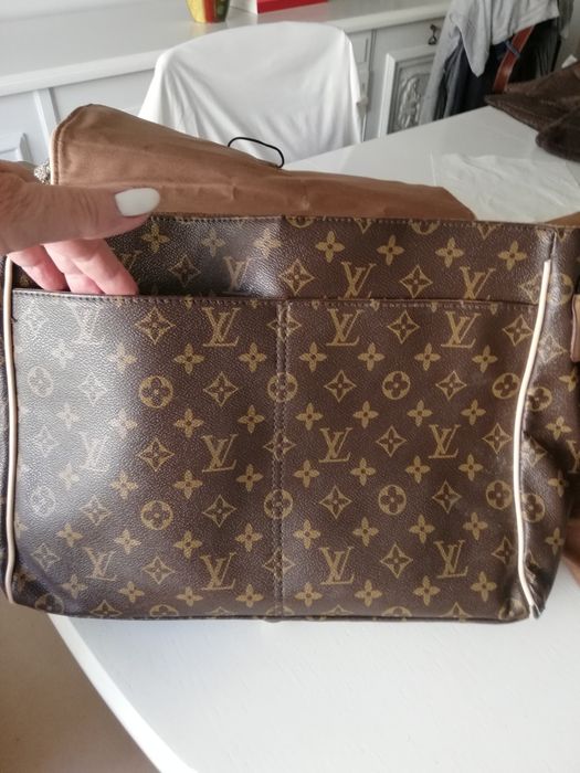 Geantă LOUIS VUITTON, model poștaș pentru LEPTOP.