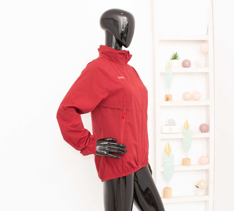 BERGANS Norddal Jacket дамско яке вишнаво много тънко с качулка ветровка S