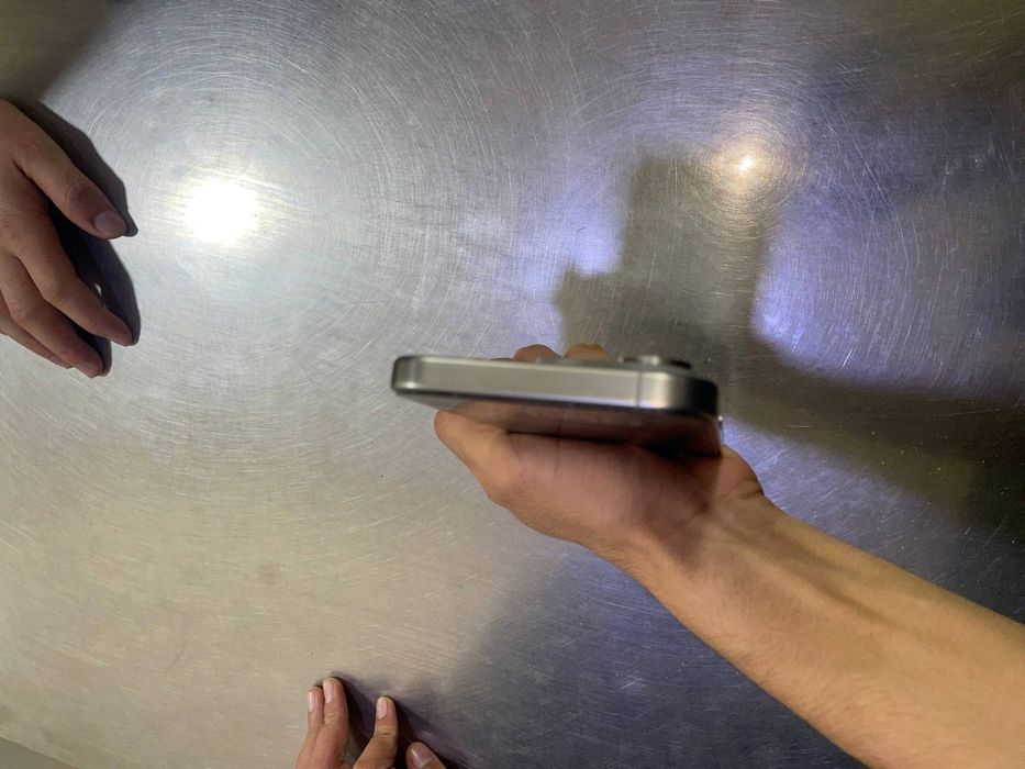 iPhone 15pro max 256 lla esim