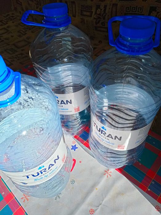 Продам 5 литровые баклашки в чистом виде