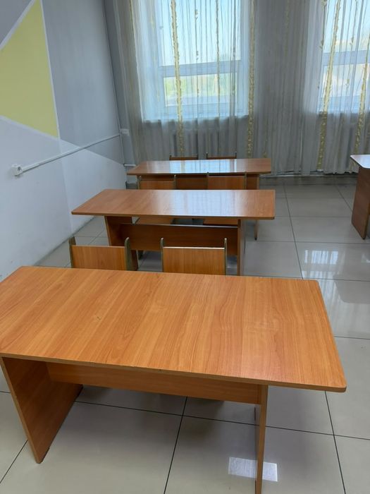 Продам Школьные стол с двумя стульями