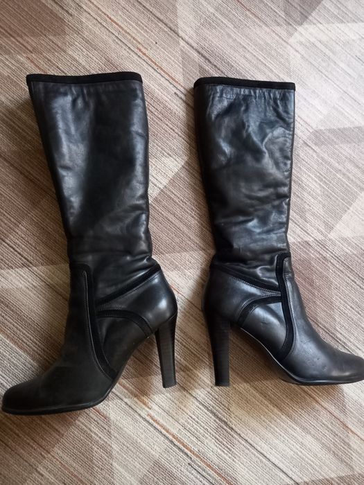 Зимние сапоги 38 5, 39 .на узкую ногу  ,натуральная кожа ,внутри натур