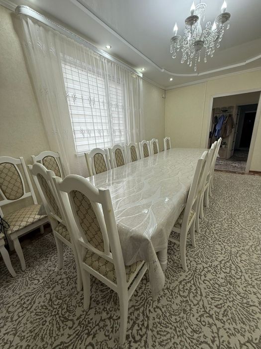 Продается стол и стулья