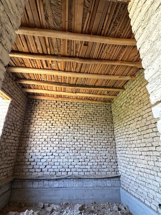 Янги курилган уй сотилади.