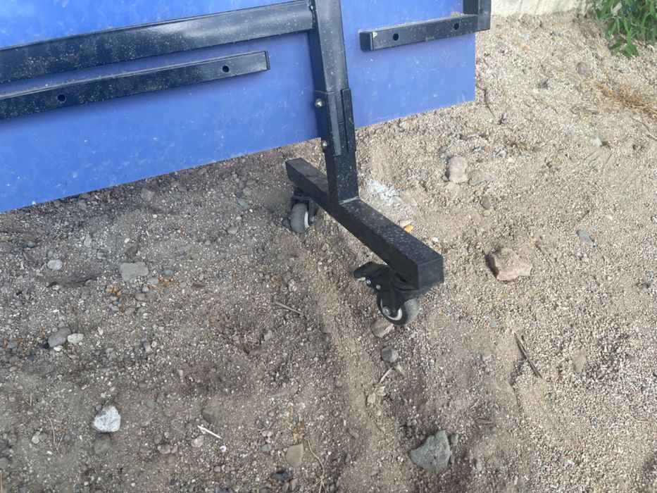 Беляртна маса тенис на маса и джаги