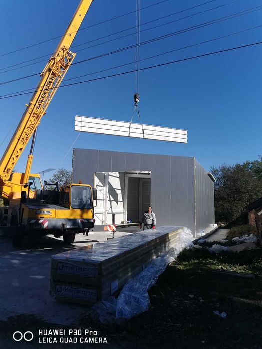 Фургони, навеси, павилиони, метални конструкции,