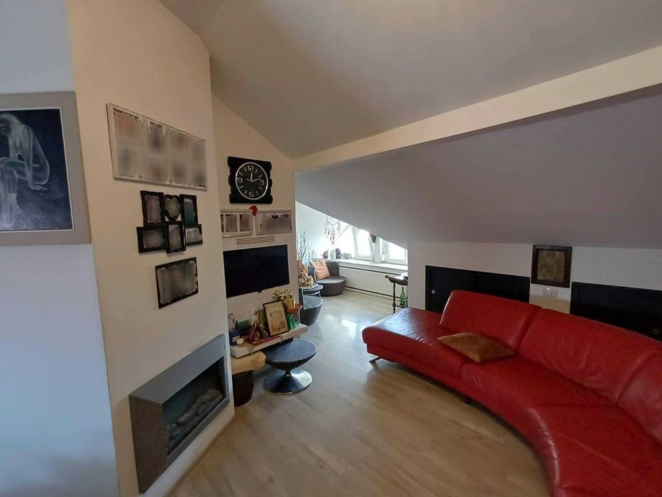 Apartament duplex spatios de 3 dormitoare si 2 living-uri | 124 mp |