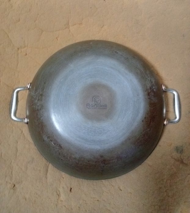 Продам нормальную сковороду.